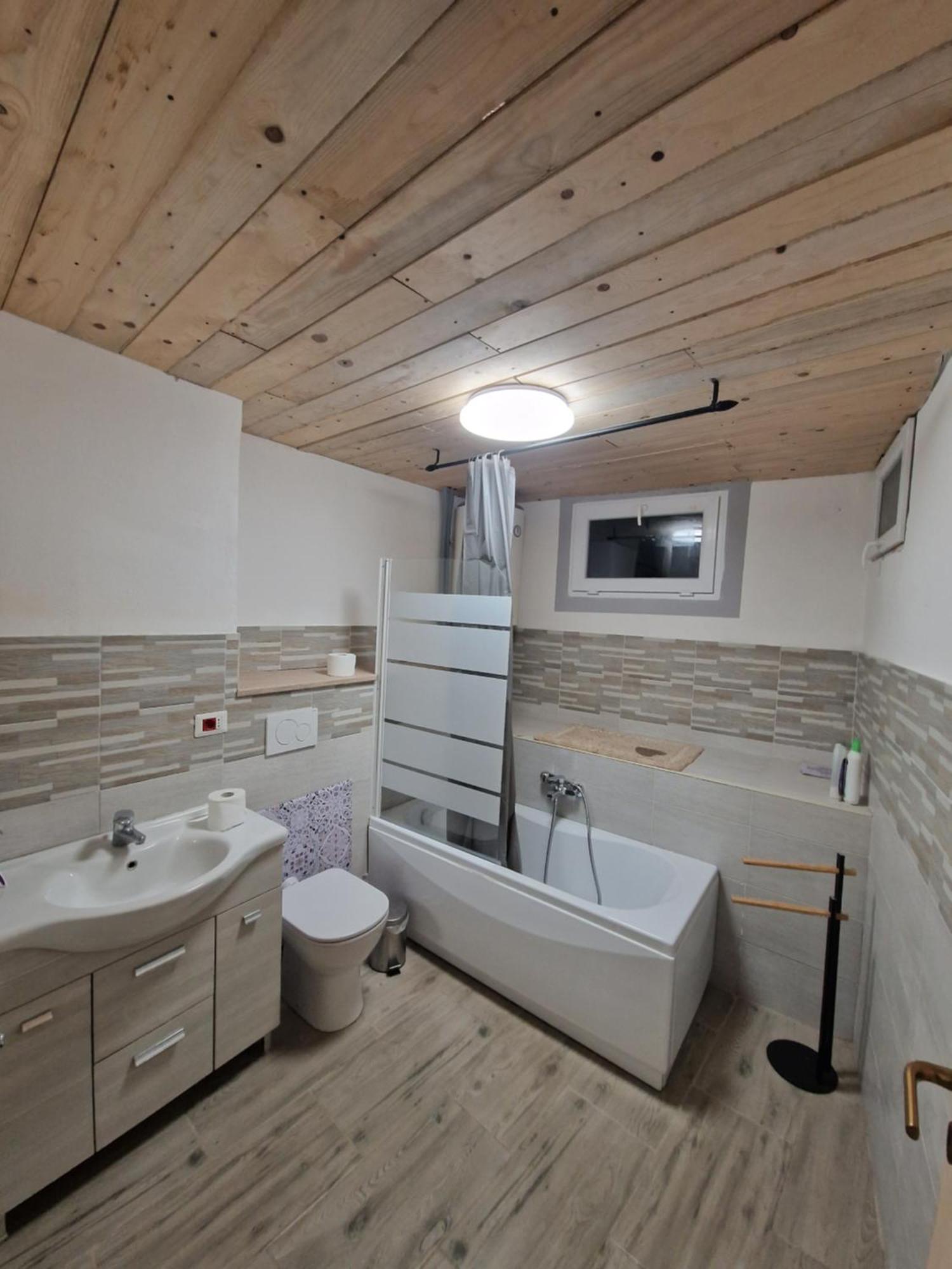 Underground Home Vicino Metropolitana Comasina Cormano Esterno foto