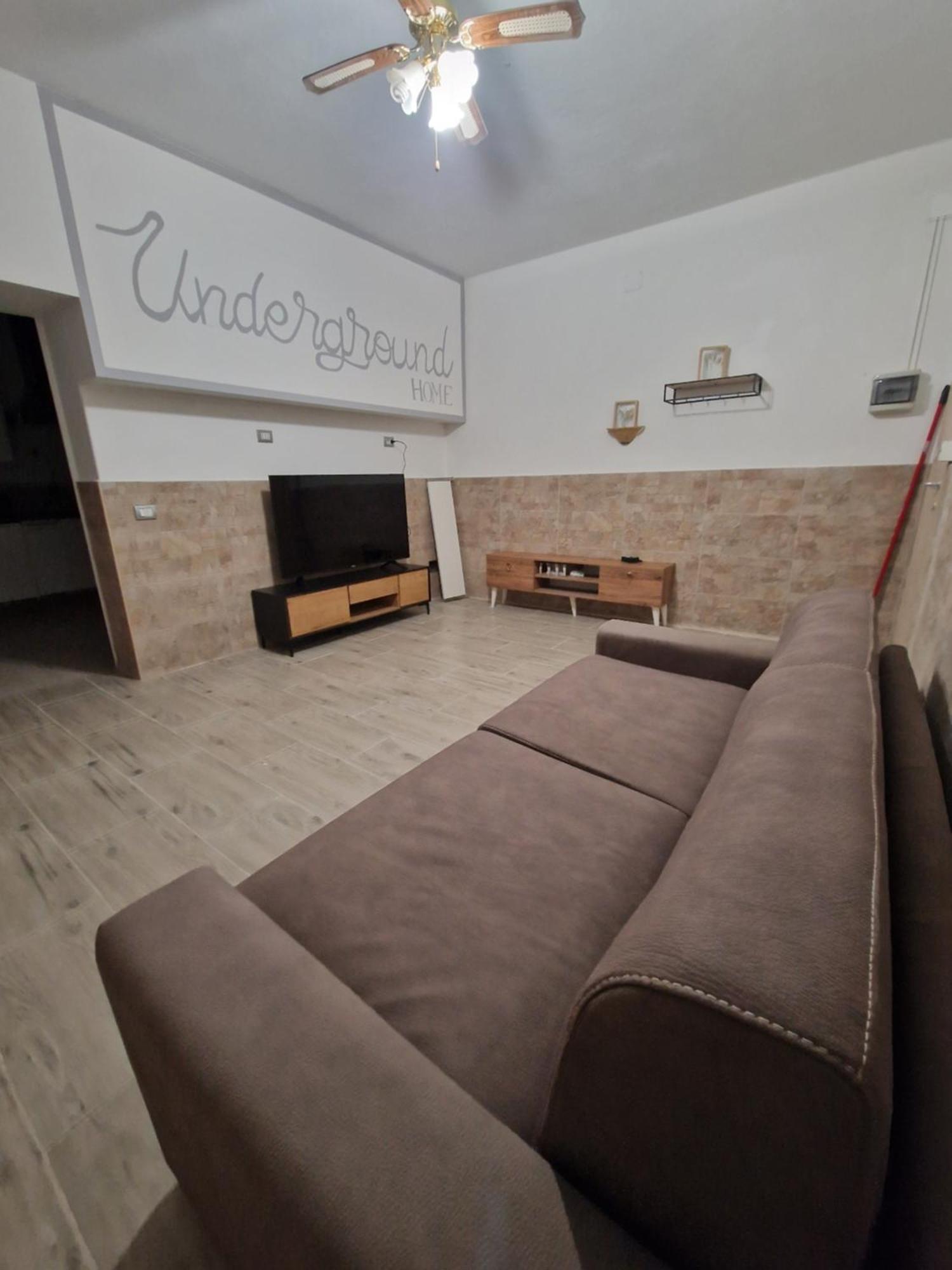 Underground Home Vicino Metropolitana Comasina Cormano Esterno foto