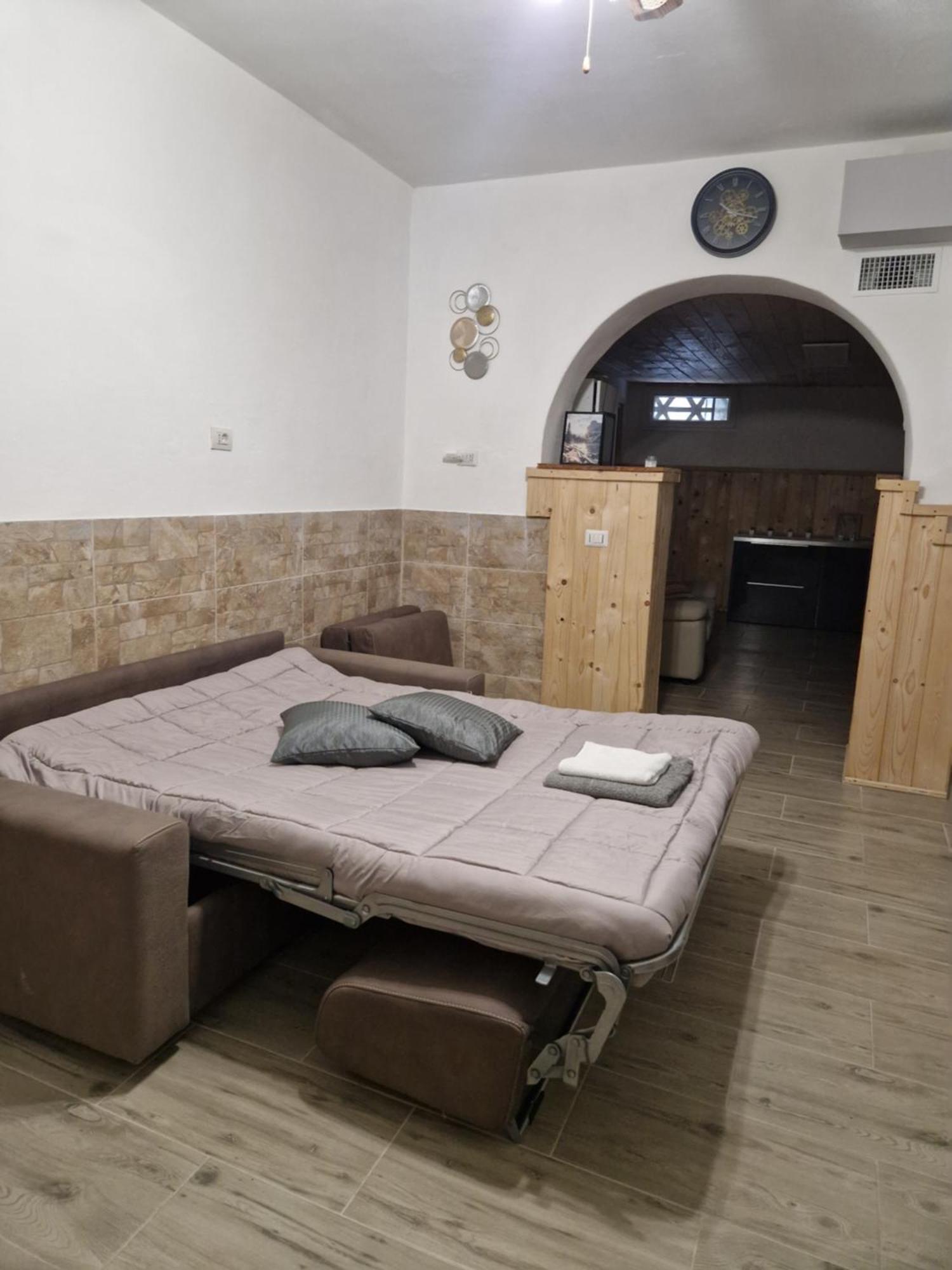 Underground Home Vicino Metropolitana Comasina Cormano Esterno foto