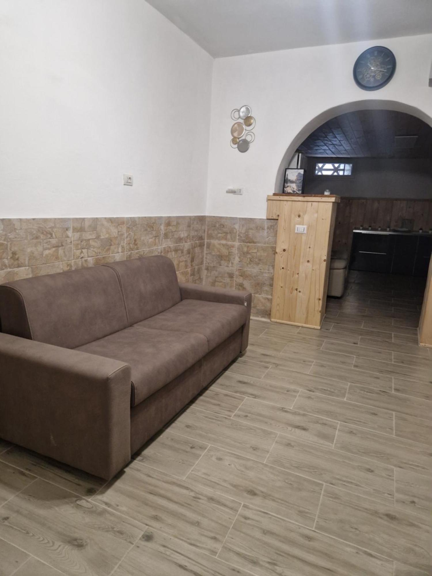 Underground Home Vicino Metropolitana Comasina Cormano Esterno foto