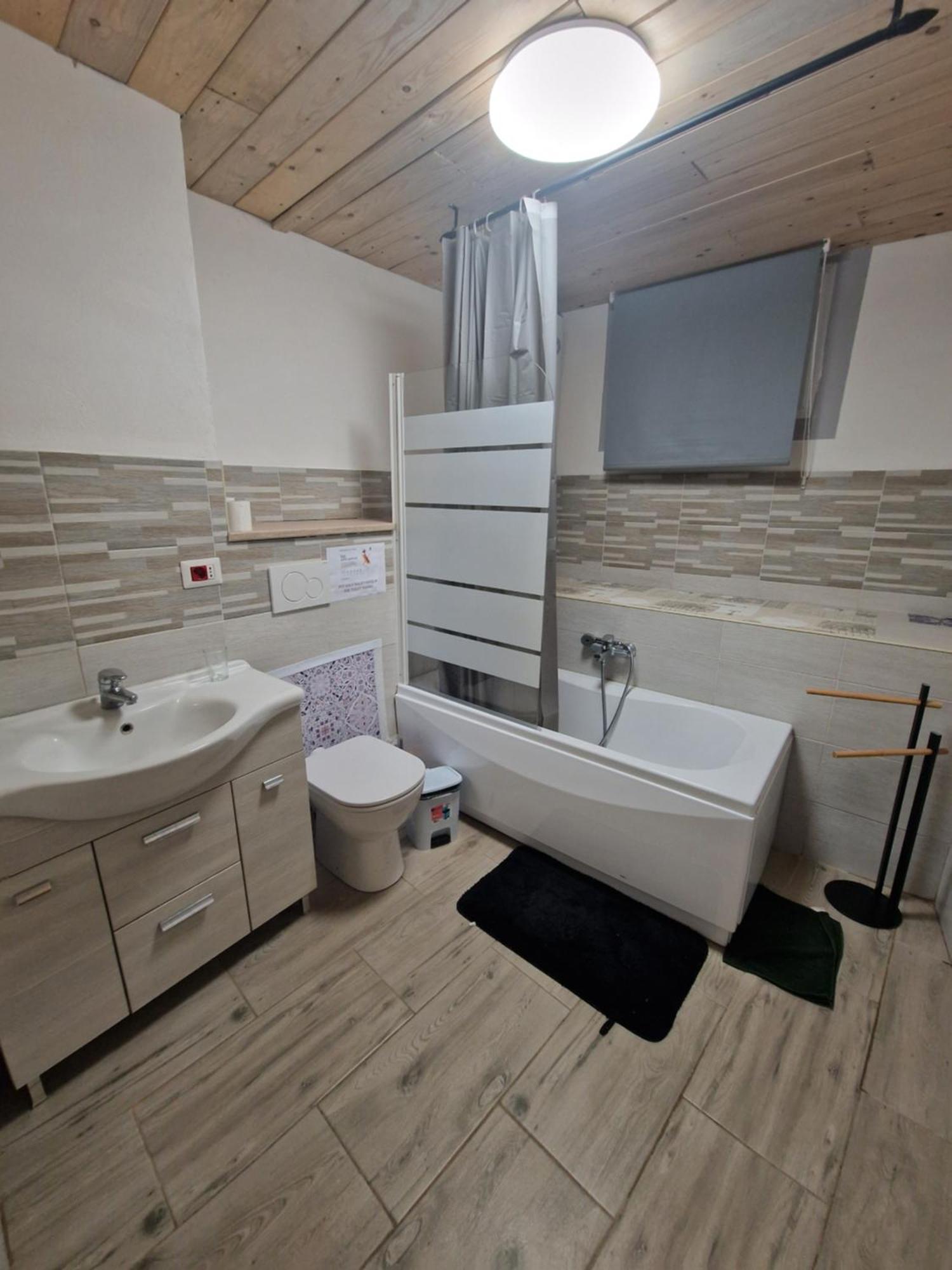 Underground Home Vicino Metropolitana Comasina Cormano Esterno foto